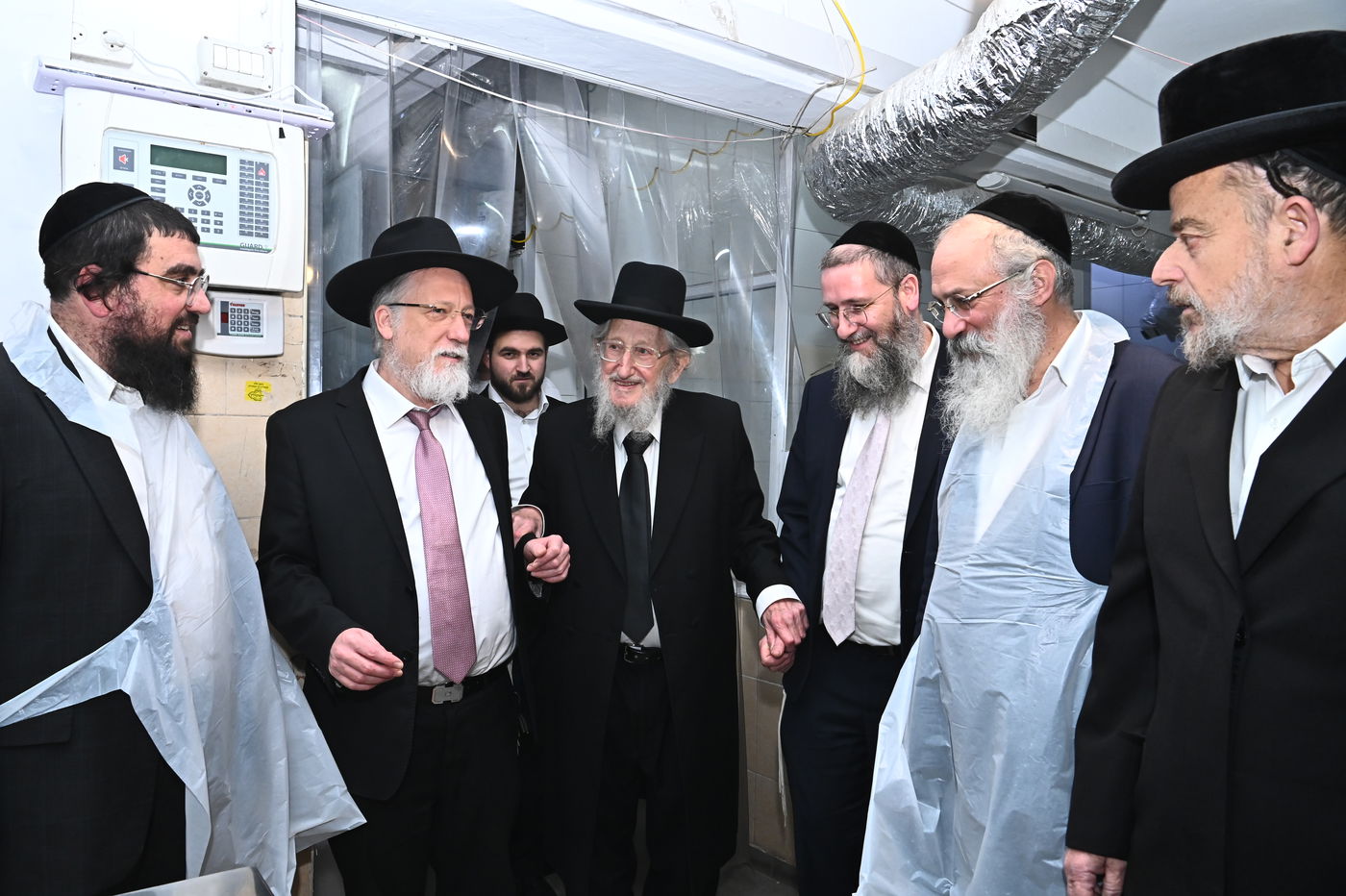 הגאון רבי אריה לוי באפיית מצות