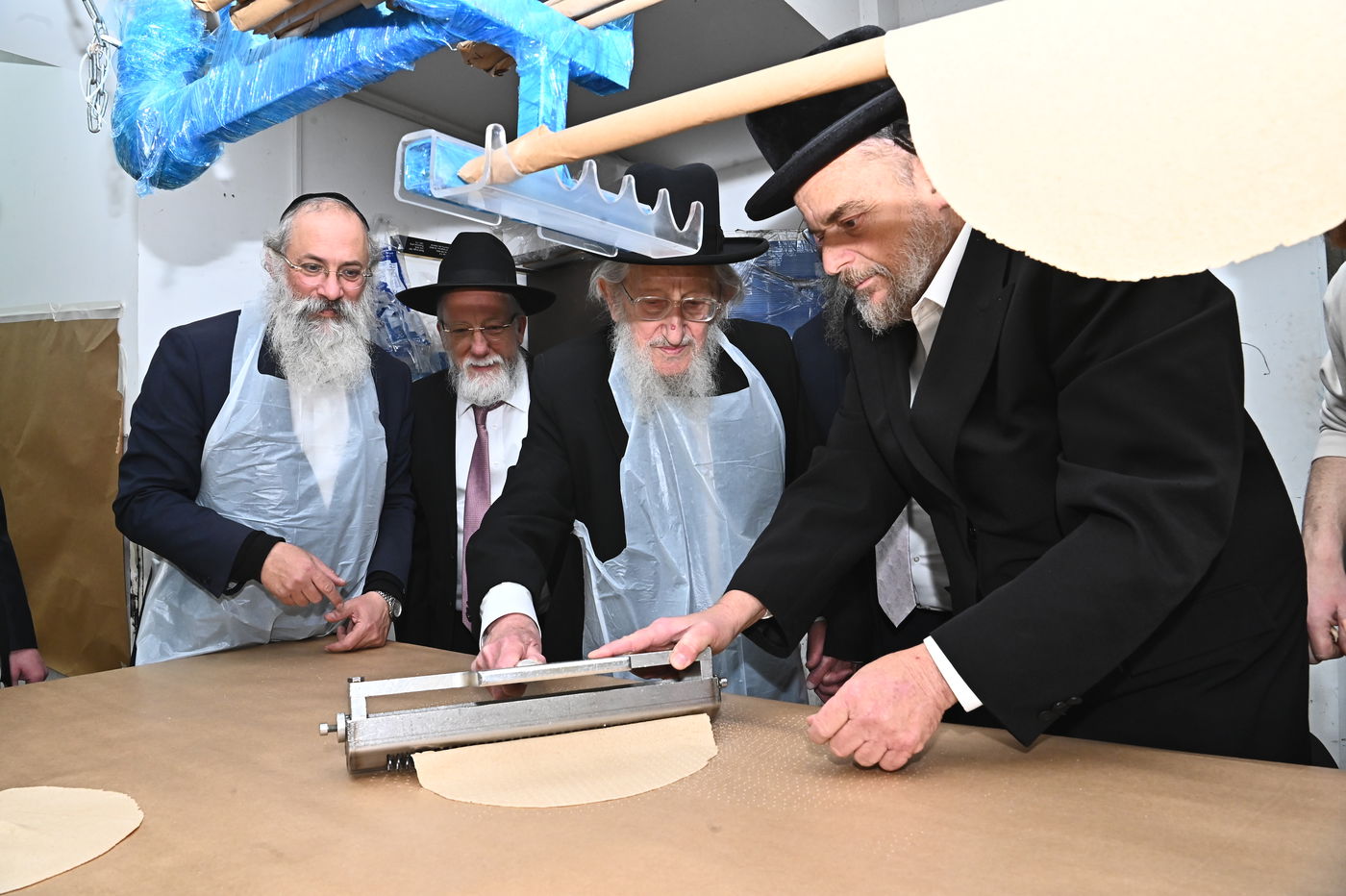 הגאון רבי אריה לוי באפיית מצות