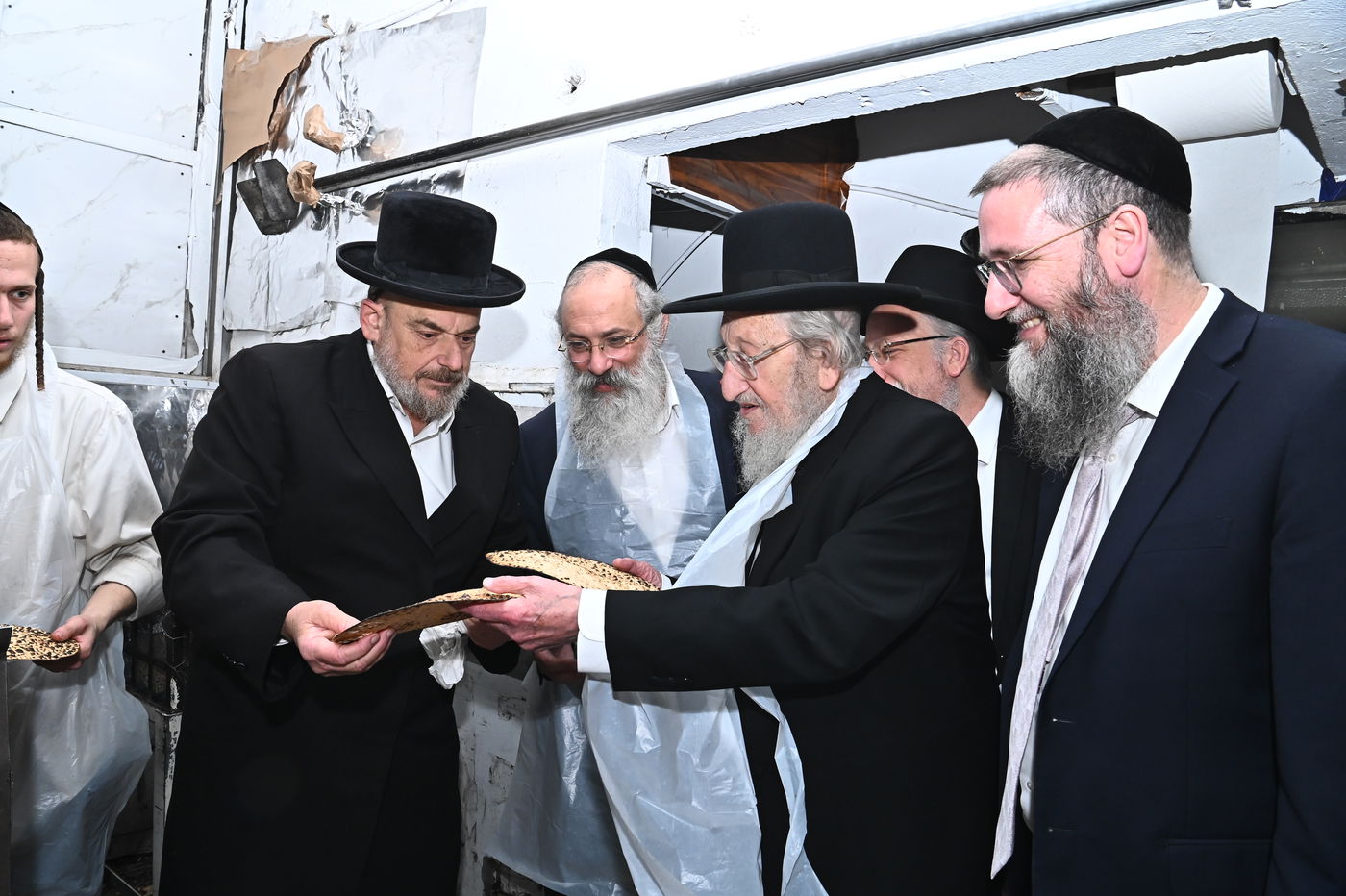 הגאון רבי אריה לוי באפיית מצות