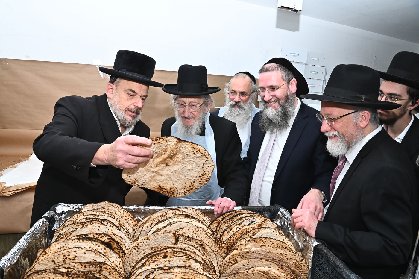 הגאון רבי אריה לוי באפיית מצות