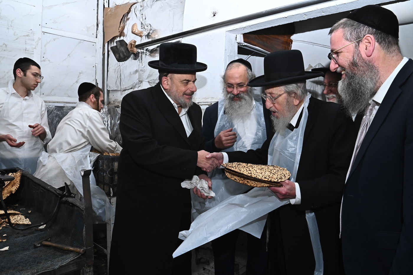 הגאון רבי אריה לוי באפיית מצות