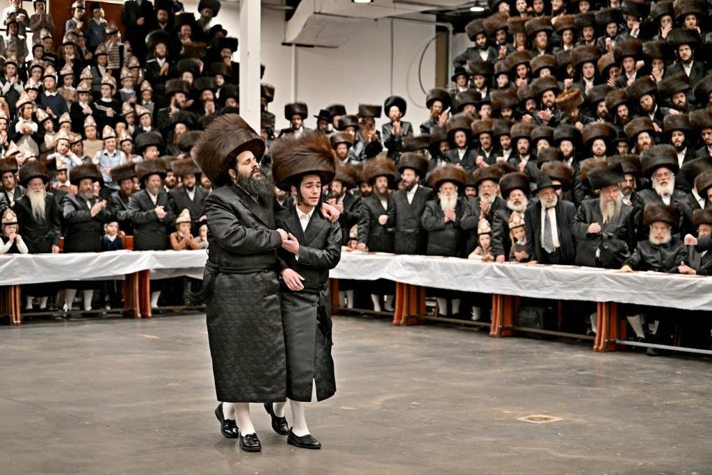 שמחת השבע ברכות בחצה"ק ויזניץ  - פרמישלאן 