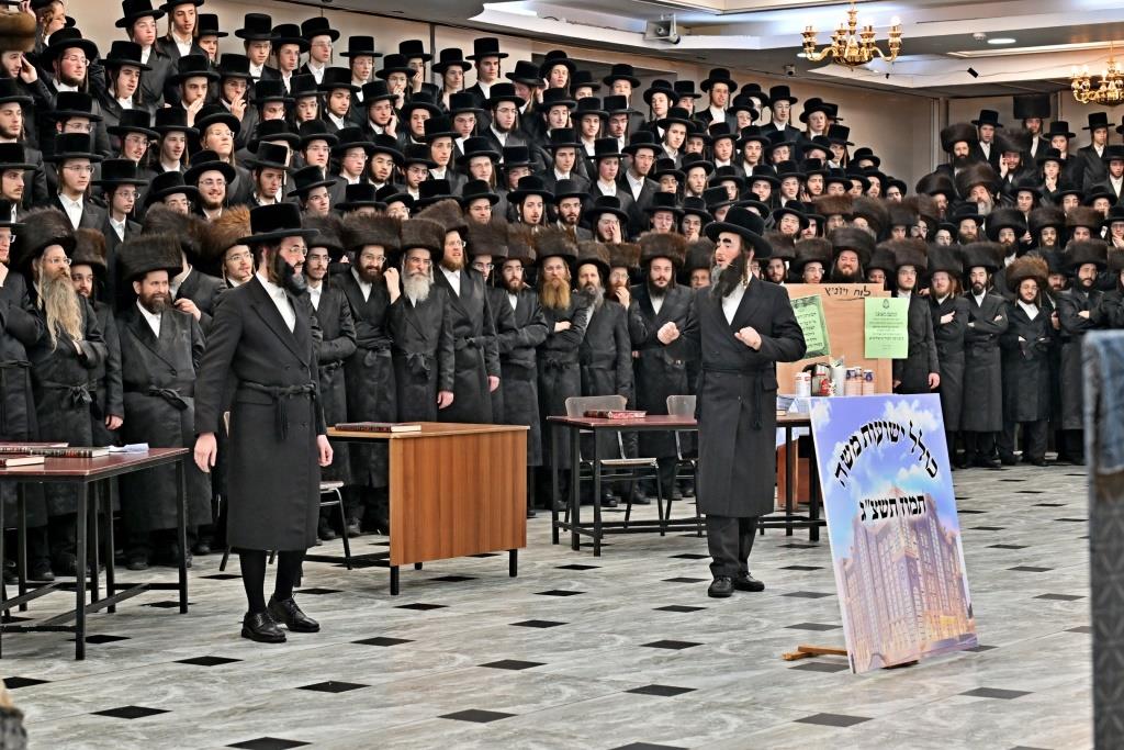 שמחת השבע ברכות בחצה"ק ויזניץ  - פרמישלאן 