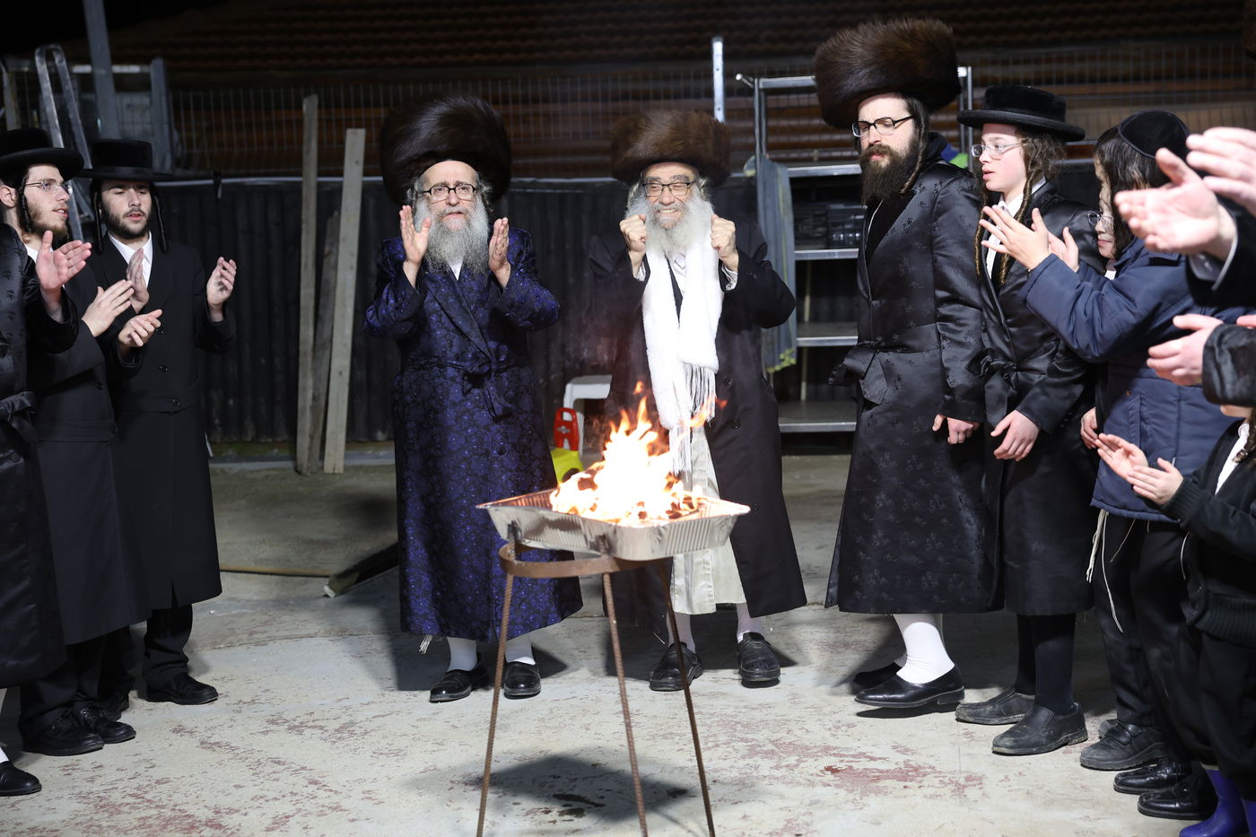 גאב"ד קאלסבורג הגה"צ רבי משה ראטה בהדלקה במירון