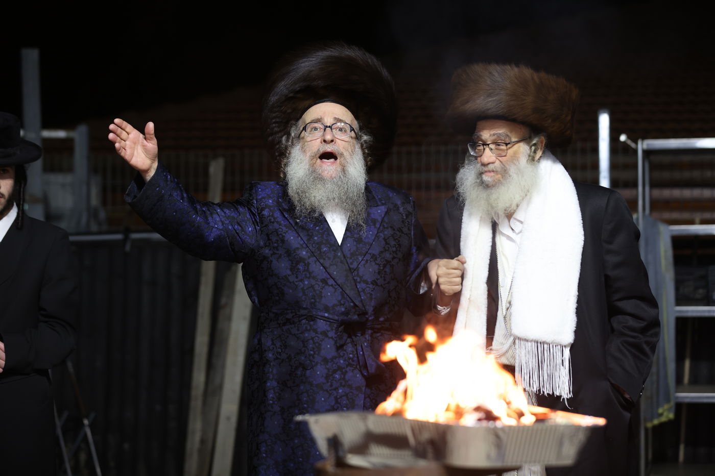 גאב"ד קאלסבורג הגה"צ רבי משה ראטה בהדלקה במירון