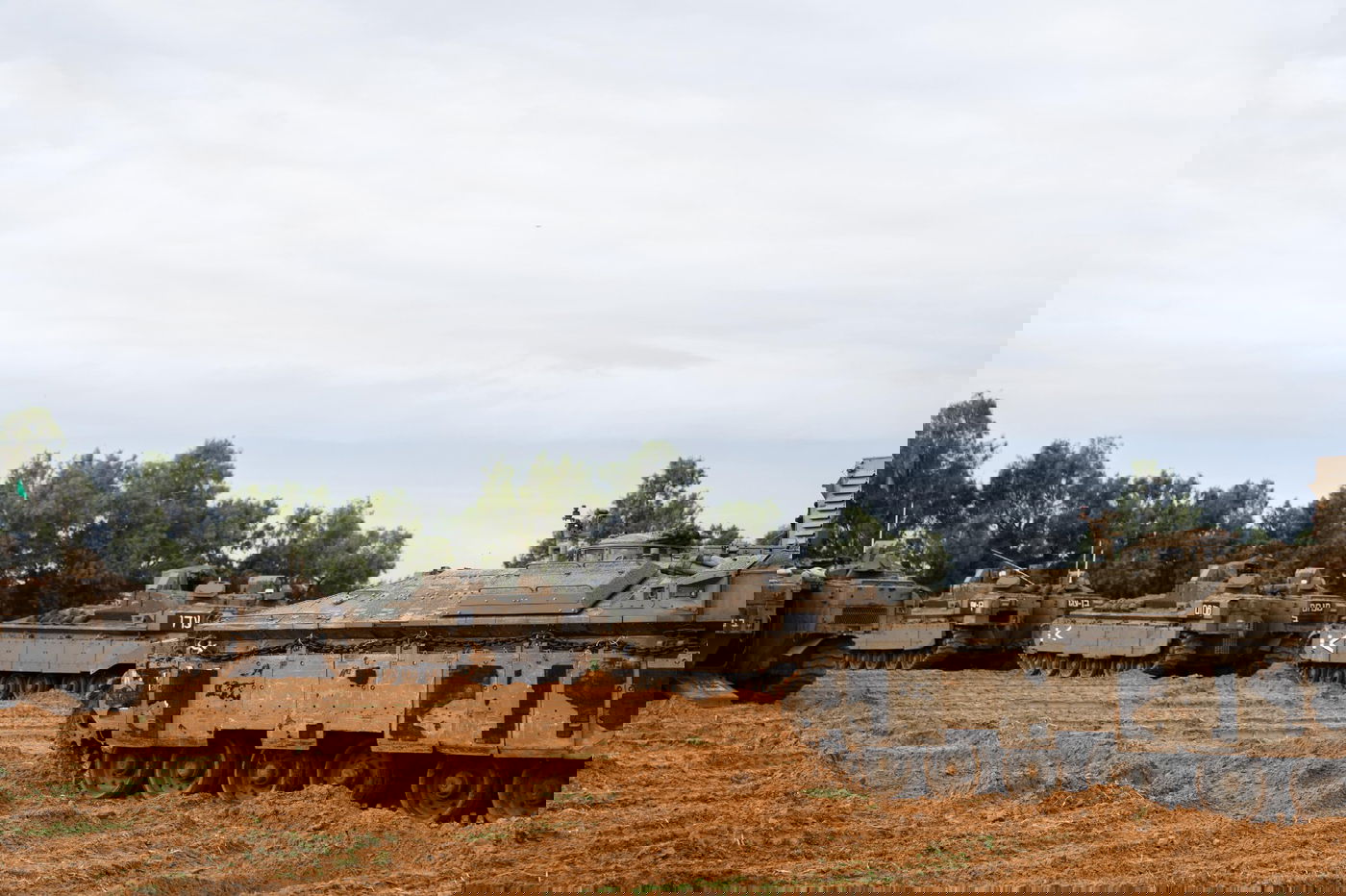 הטנקים נעים דרומה