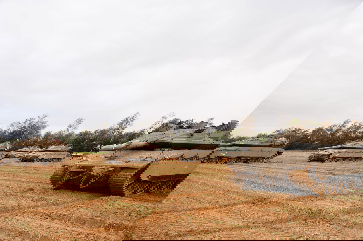 הטנקים נעים דרומה