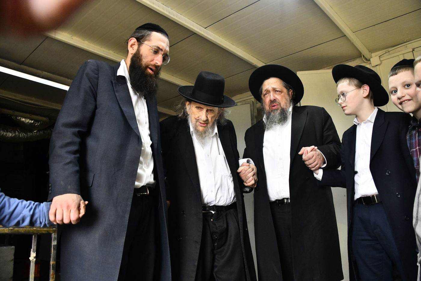 הגה"צ רבי אלטר דוד חיים שטרן באפיית מצות