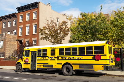 הסעה לת"ת ויז'ניץ', ניו יורק, אילוסטרציה