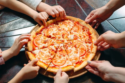 האופציה הכי בטוחה היא לבחור במאכל שכולם אוהבים כמו פיצה רענן