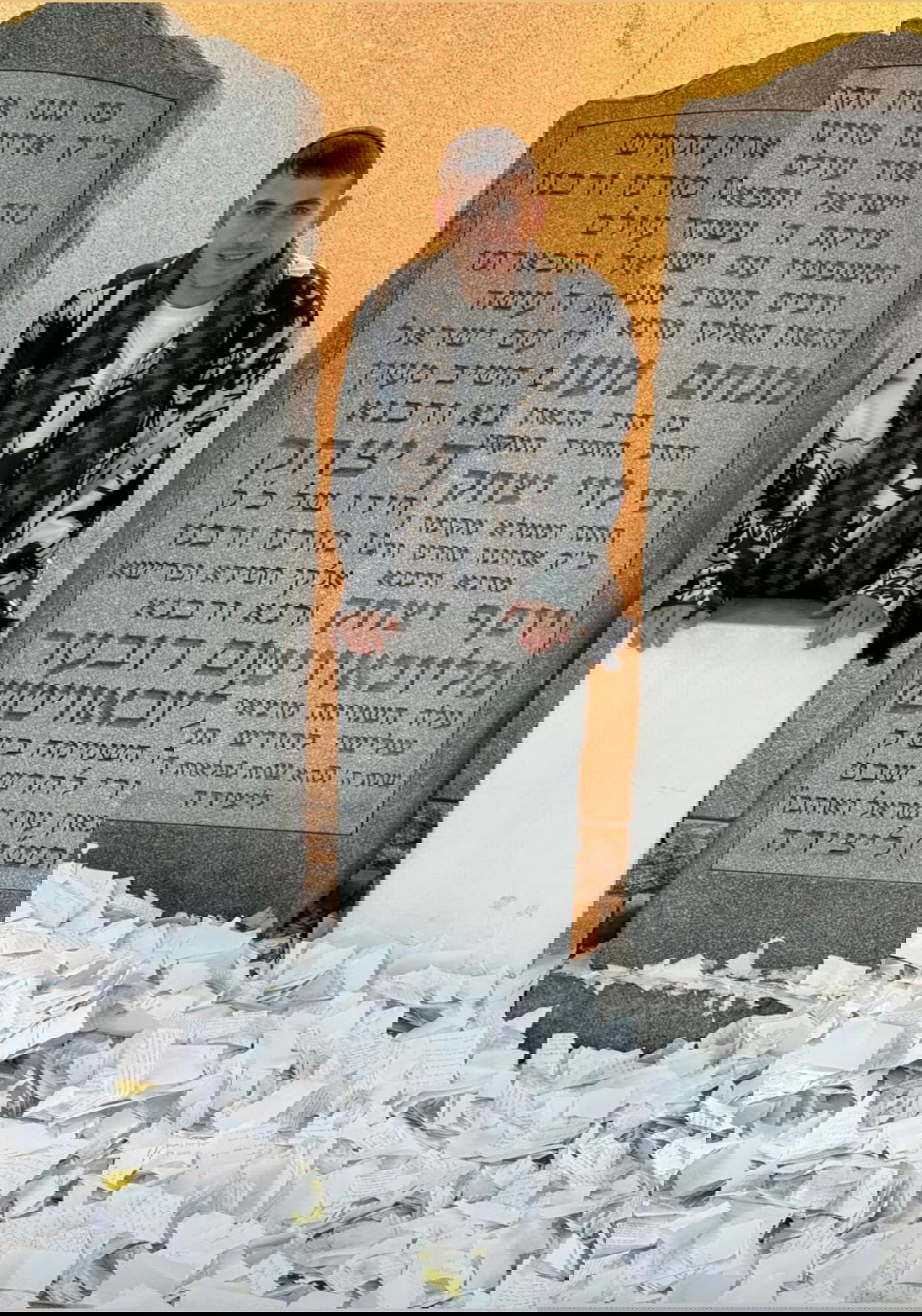 הזמר ששון שאולוב באוהל הרבי מחב"ד