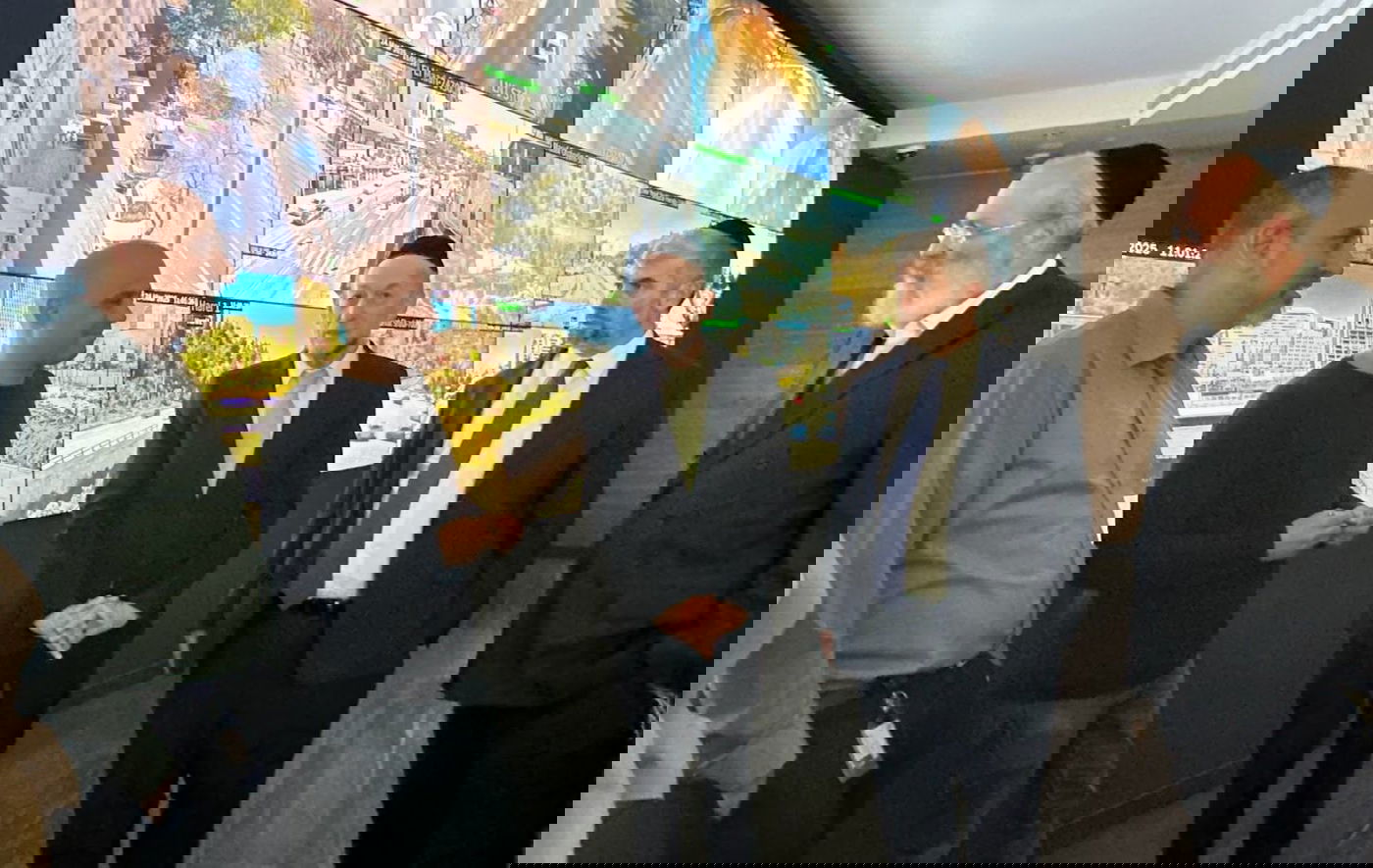 סגן השר מקלב במרכז ניהול התנועה בירושלים