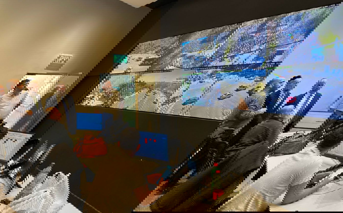 סגן השר מקלב במרכז ניהול התנועה בירושלים