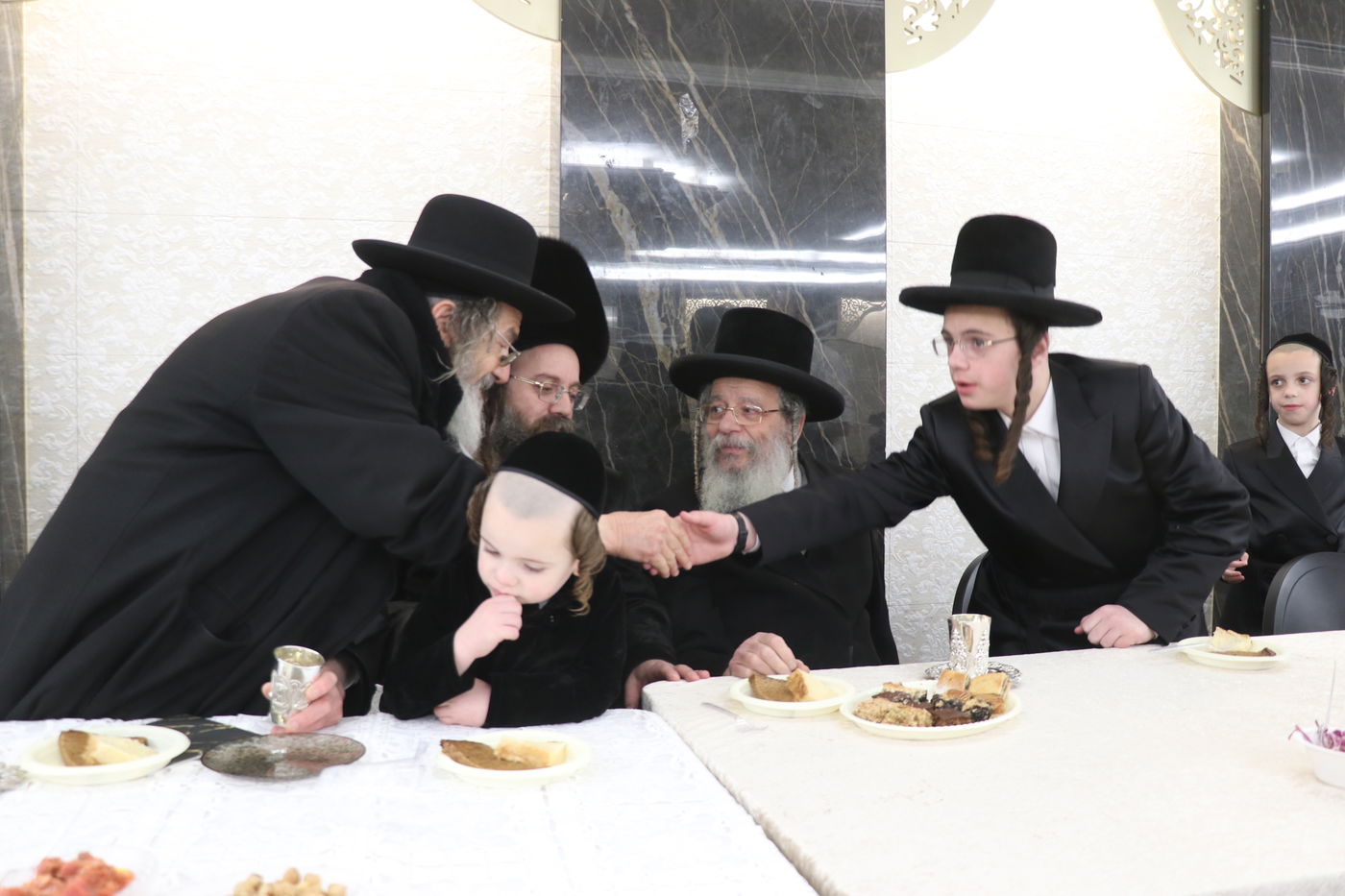 שמחת הבר מצווה לנכדי האדמו"רים מקוזמיר - לעלוב בית שמש