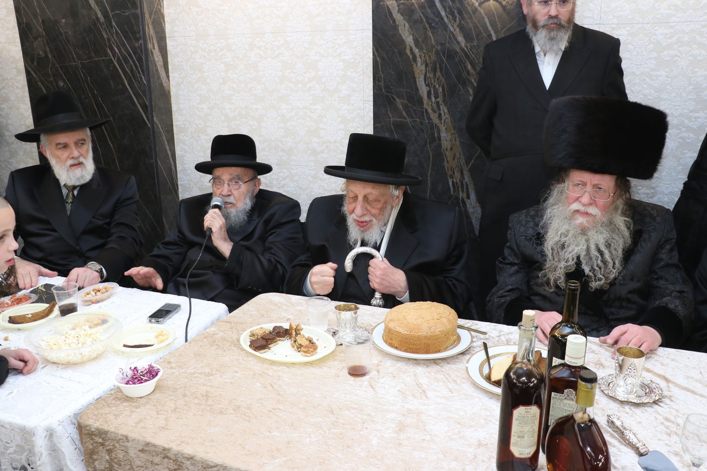 שמחת הבר מצווה לנכדי האדמו"רים מקוזמיר - לעלוב בית שמש