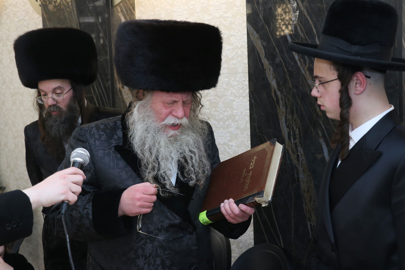 שמחת הבר מצווה לנכדי האדמו"רים מקוזמיר - לעלוב בית שמש