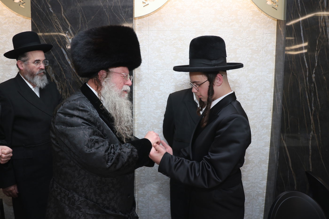 שמחת הבר מצווה לנכדי האדמו"רים מקוזמיר - לעלוב בית שמש