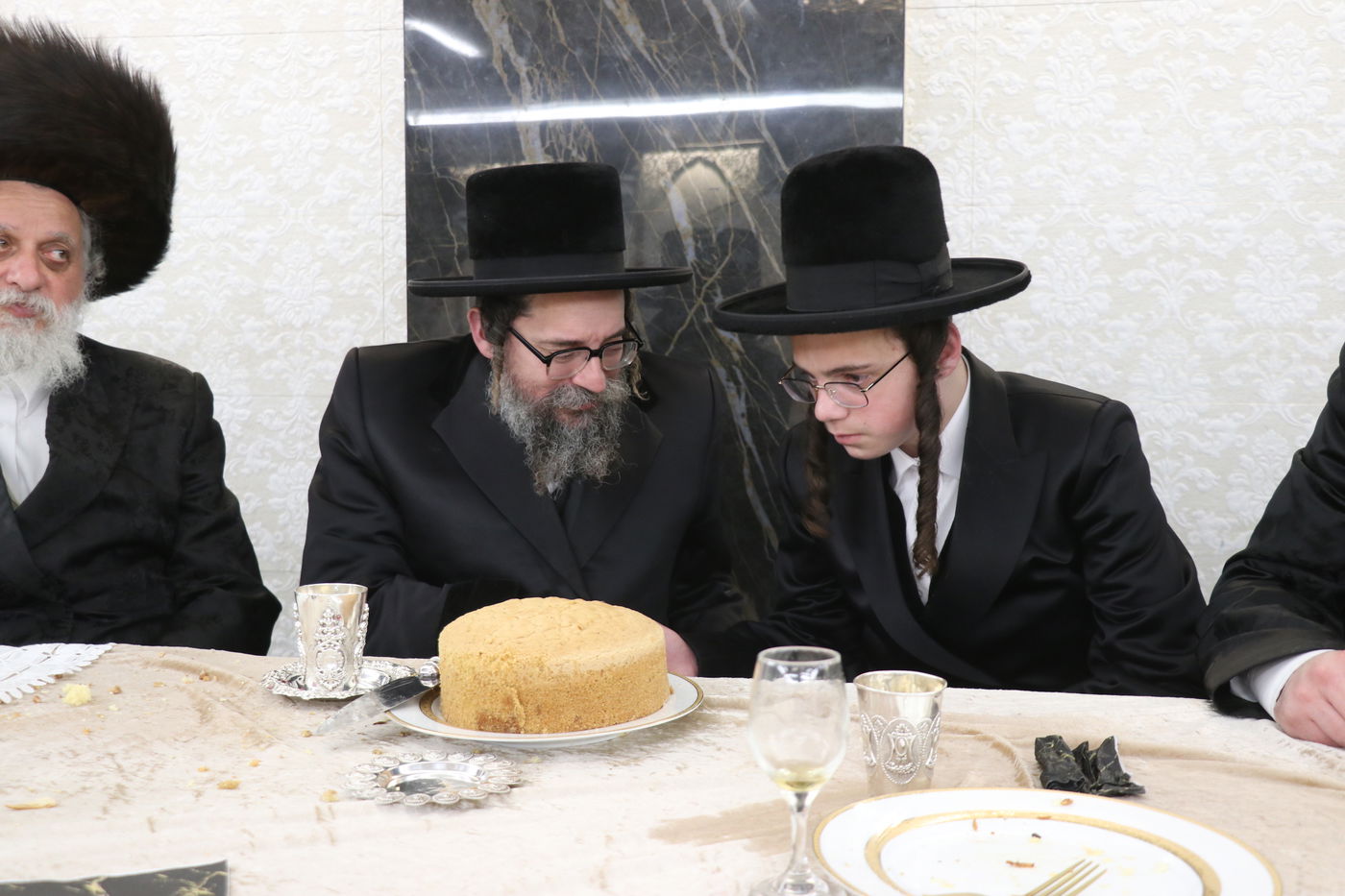 שמחת הבר מצווה לנכדי האדמו"רים מקוזמיר - לעלוב בית שמש