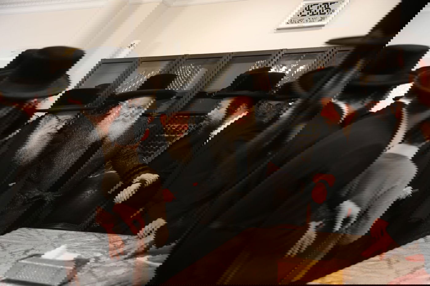 האדמו"ר מפשעווארסק בביקור אצל האדמו"ר מבאבוב 