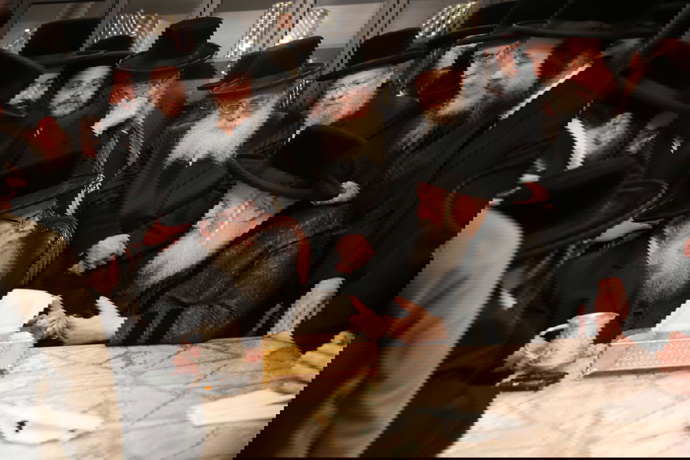 האדמו"ר מפשעווארסק בביקור אצל האדמו"ר מבאבוב 