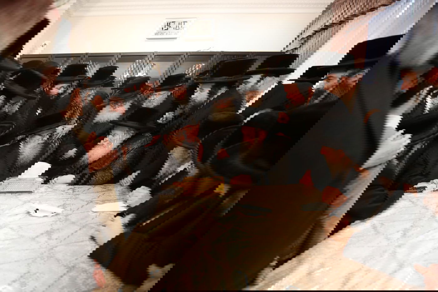 האדמו"ר מפשעווארסק בביקור אצל האדמו"ר מבאבוב 