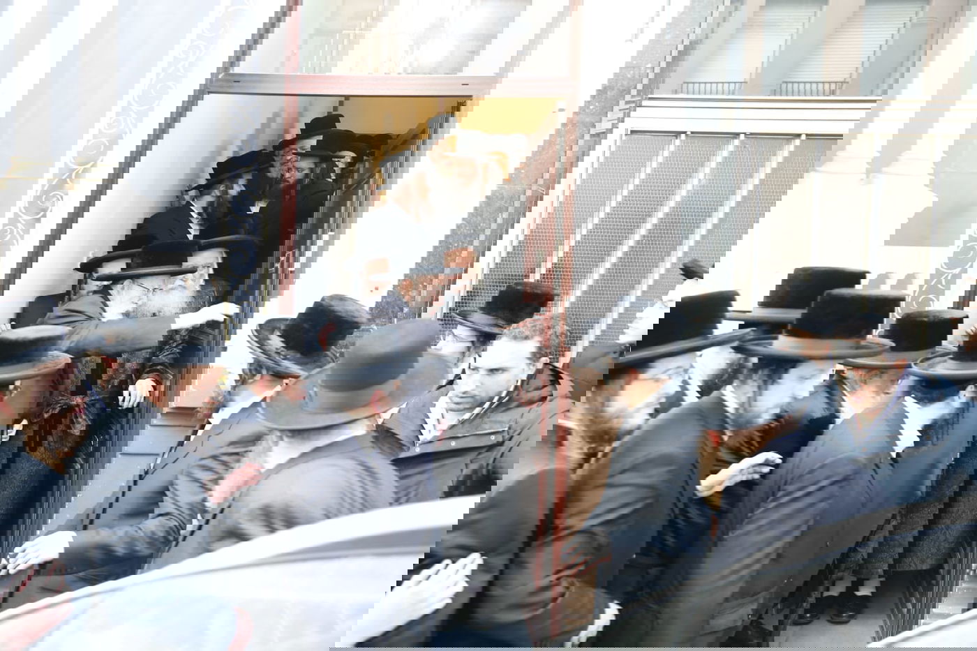 האדמו"ר מפשעווארסק בביקור אצל האדמו"ר מבאבוב 