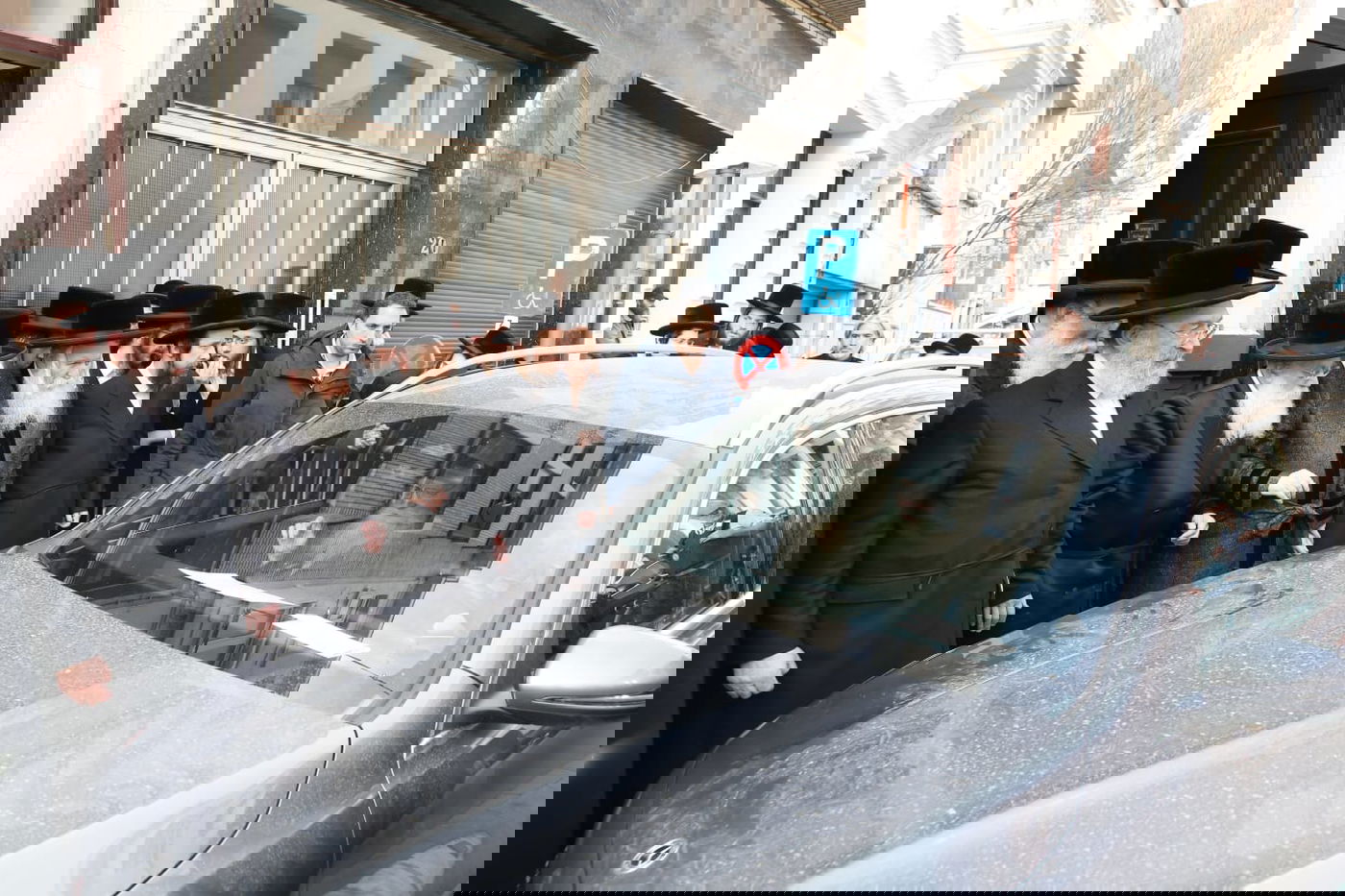 האדמו"ר מפשעווארסק בביקור אצל האדמו"ר מבאבוב 