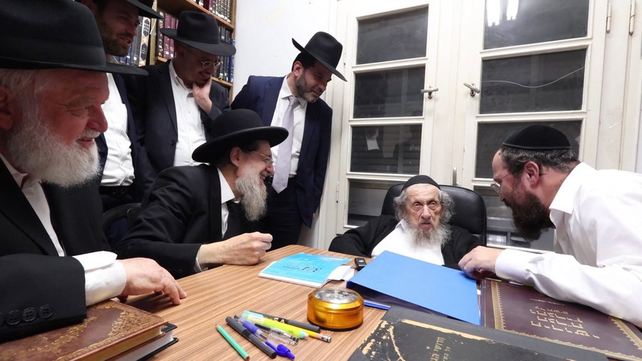 הזמנת גדולי ישראל למעמד
