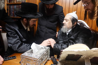 האדמו"ר מסאדיגורה בביקור אצל הגה"צ רבי יעקב מאיר שכטר 