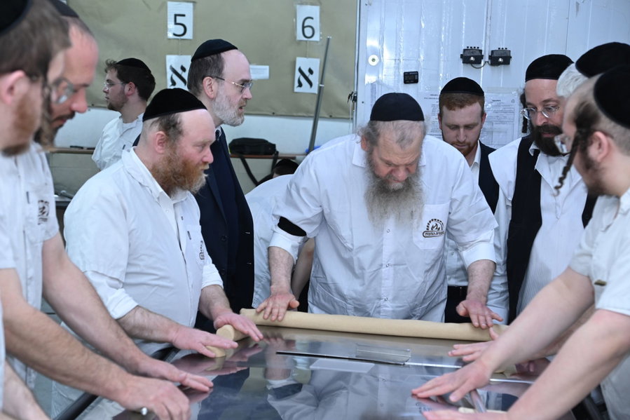 הגרמ"ש אדלשטיין באפיית מצות