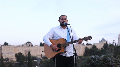 אליסף מחדש ומוסיף לקרליבך: "יהי שלום"