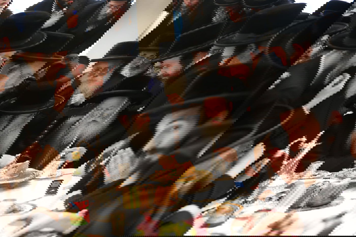 האדמו"ר מבאבוב בביקור אצל הגה"צ רבי אהרן שיף גאב"ד אנטווערפן