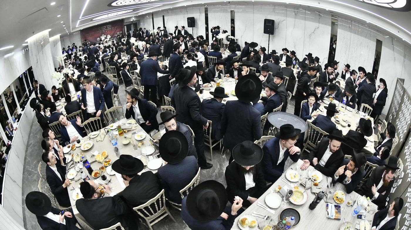 הכנסת ס"ת לביתו של הגר"ח קנייבסקי זצ"ל