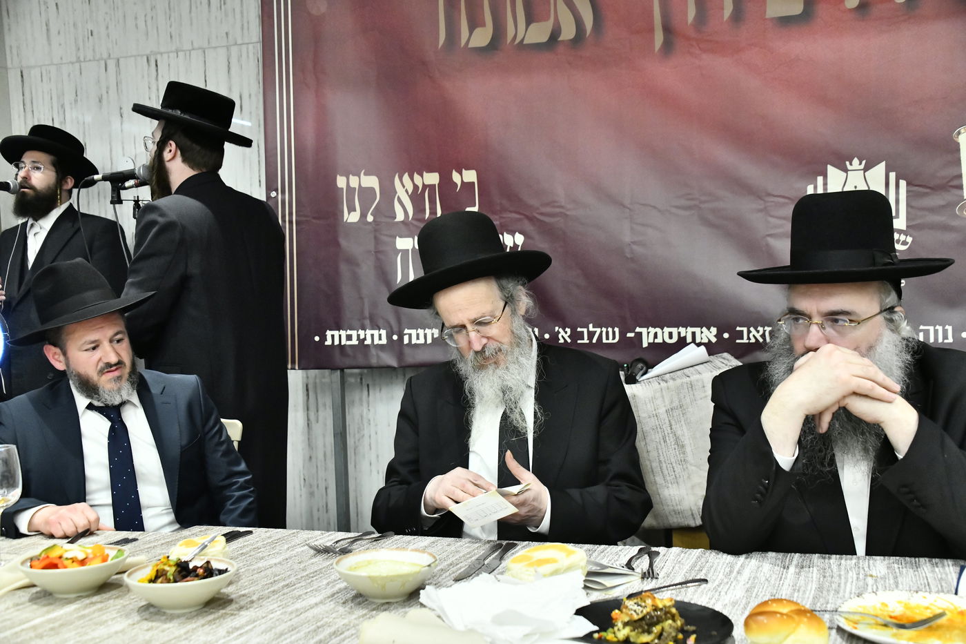 הכנסת ס"ת לביתו של הגר"ח קנייבסקי זצ"ל