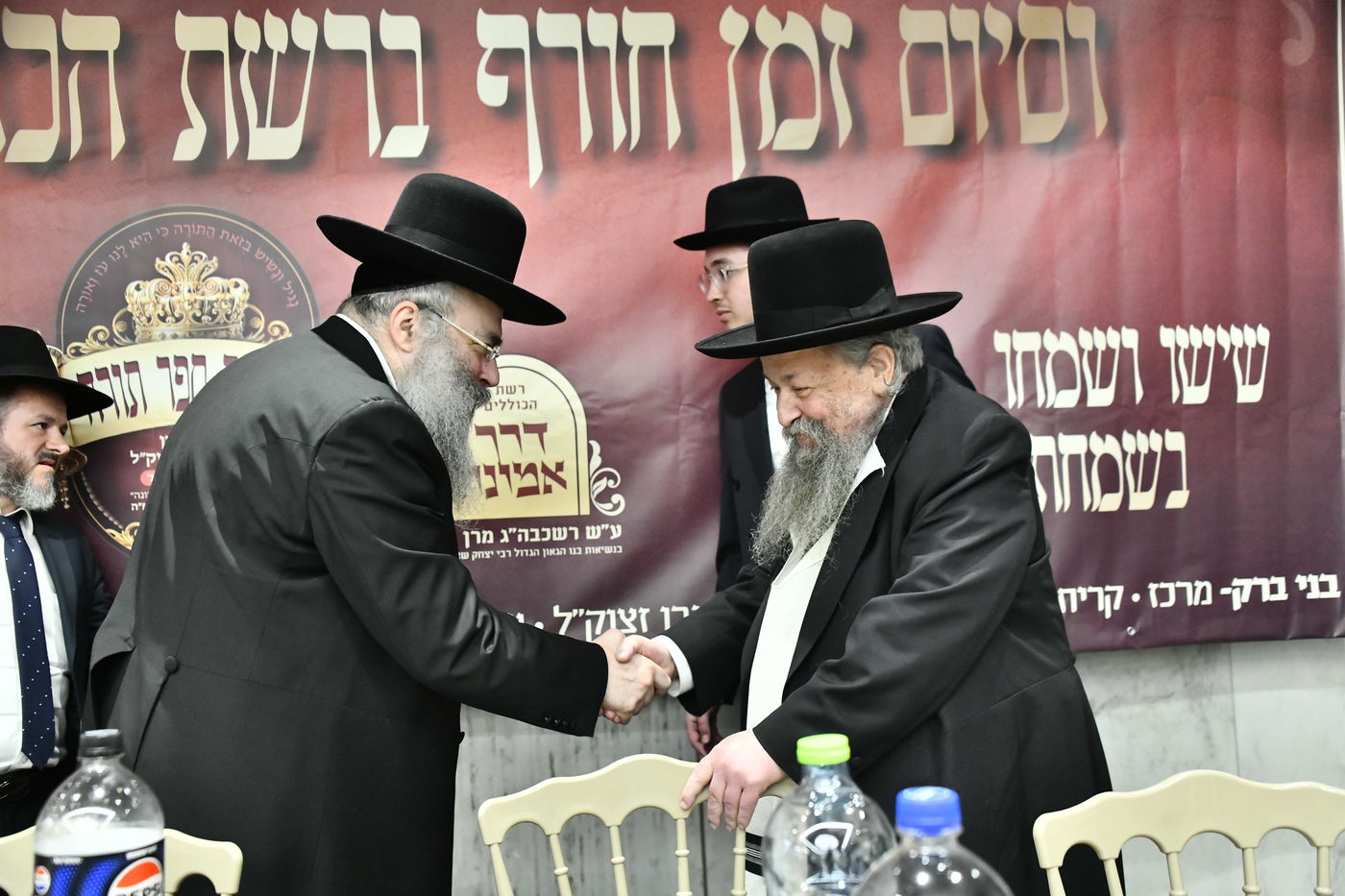 הכנסת ס"ת לביתו של הגר"ח קנייבסקי זצ"ל