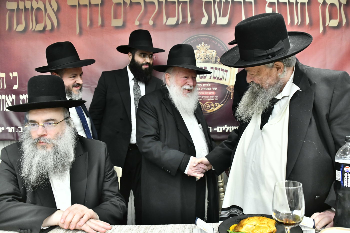 הכנסת ס"ת לביתו של הגר"ח קנייבסקי זצ"ל