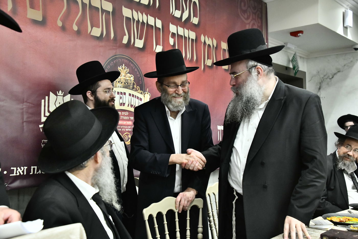 הכנסת ס"ת לביתו של הגר"ח קנייבסקי זצ"ל