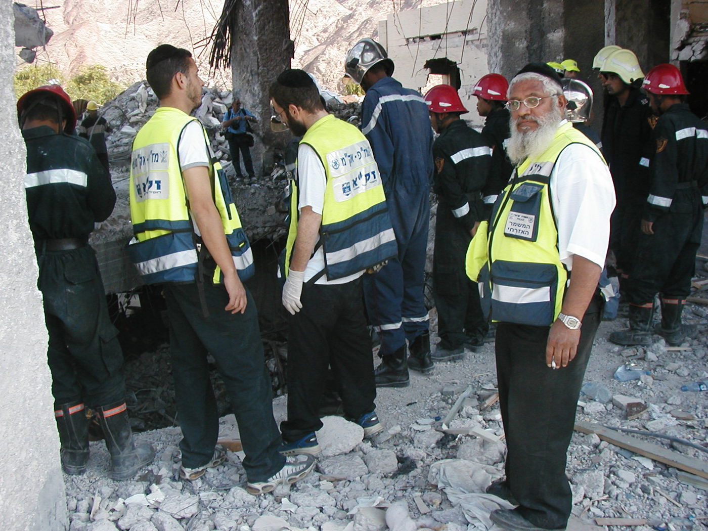 הרב יצחק הלל ז"ל, בפעילות למען כבוד המת בפיגוע המשולש בסיני ובטאבה ב7 באוקטובר 2004