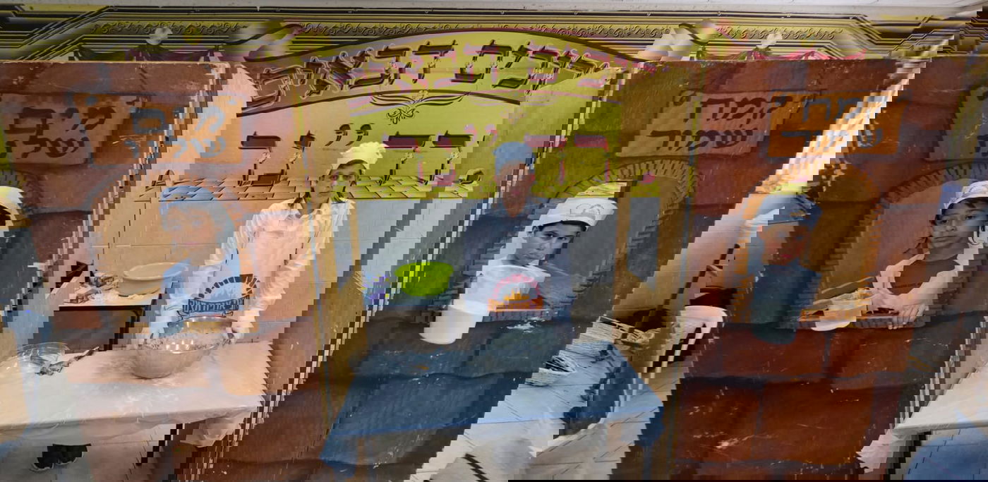 אפיית מצות בתלמוד תורה "נר שמואל" בחדרה