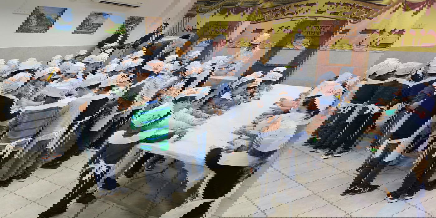 אפיית מצות בתלמוד תורה "נר שמואל" בחדרה