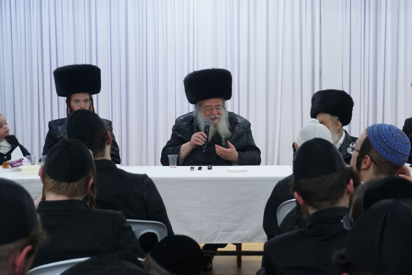 שמחת הפארשפיל בחצר ראש הישיבה הגר"ש אלתר