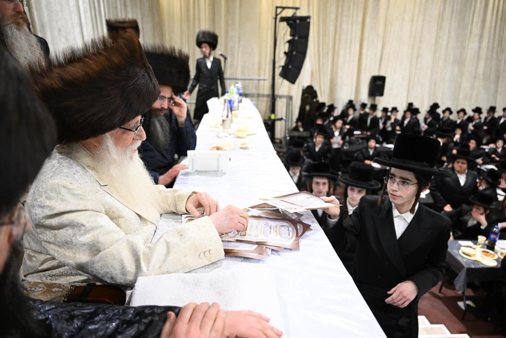 כינוס אלפי בחורי צאנז