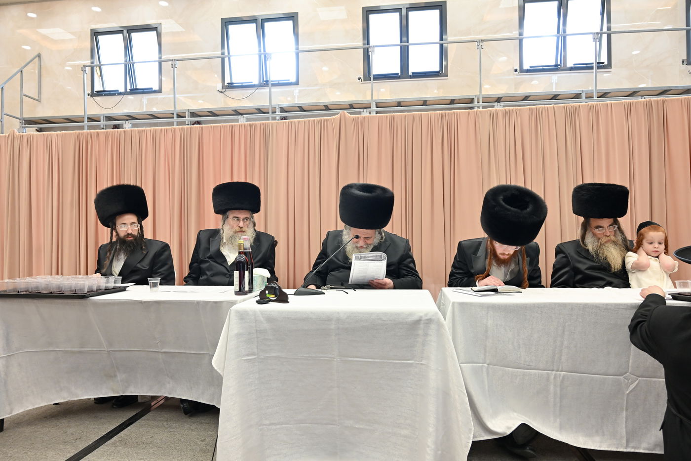 מעמד הקבלת פנים בנישואי נכדת הגר"ש אלתר