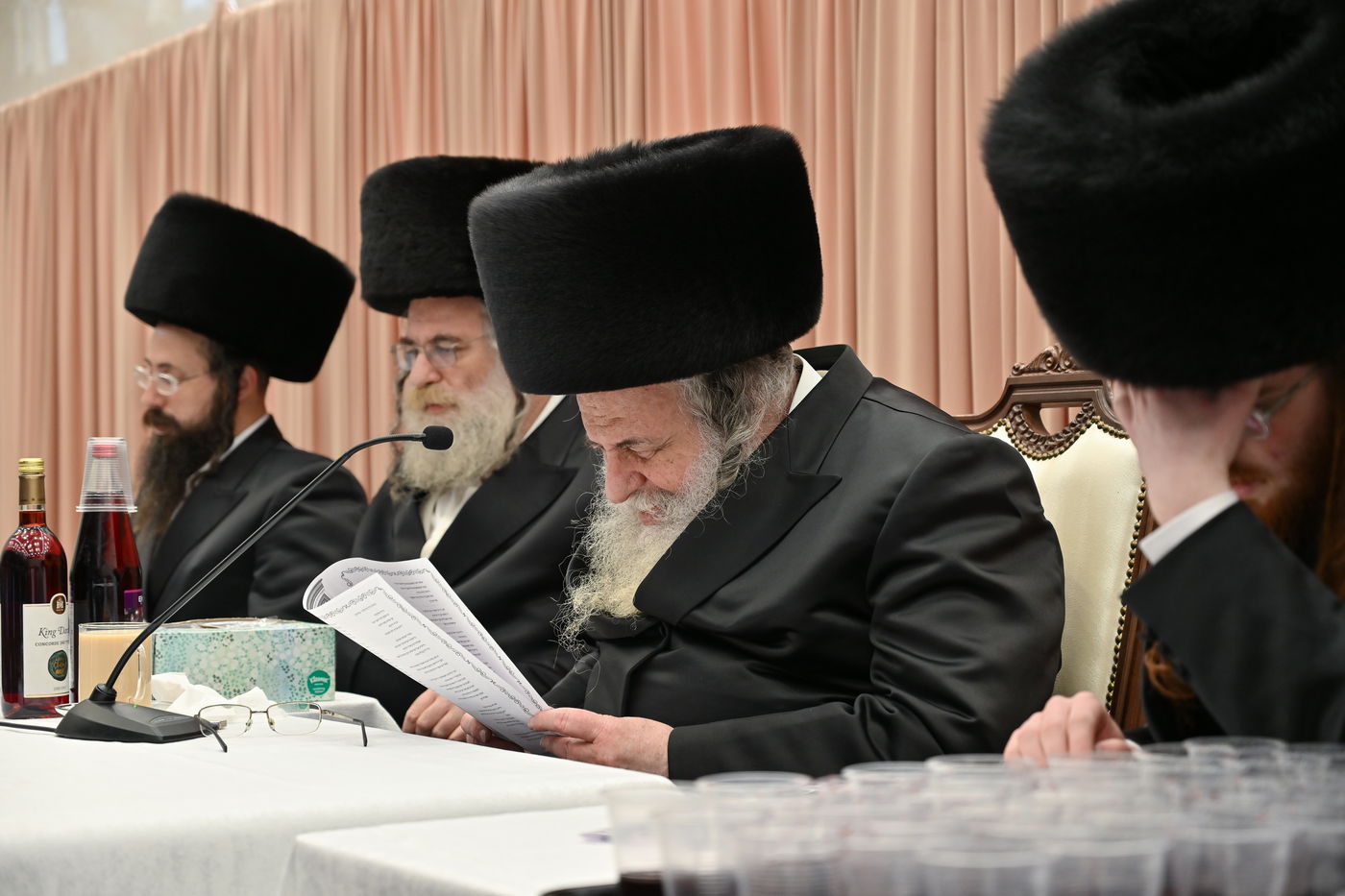 מעמד הקבלת פנים בנישואי נכדת הגר"ש אלתר