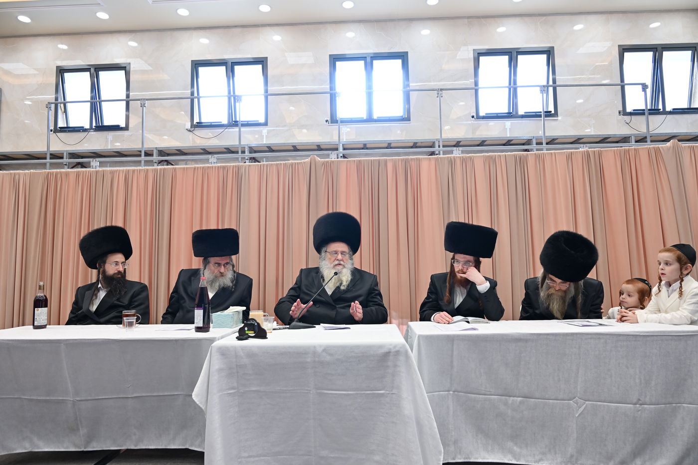 מעמד הקבלת פנים בנישואי נכדת הגר"ש אלתר