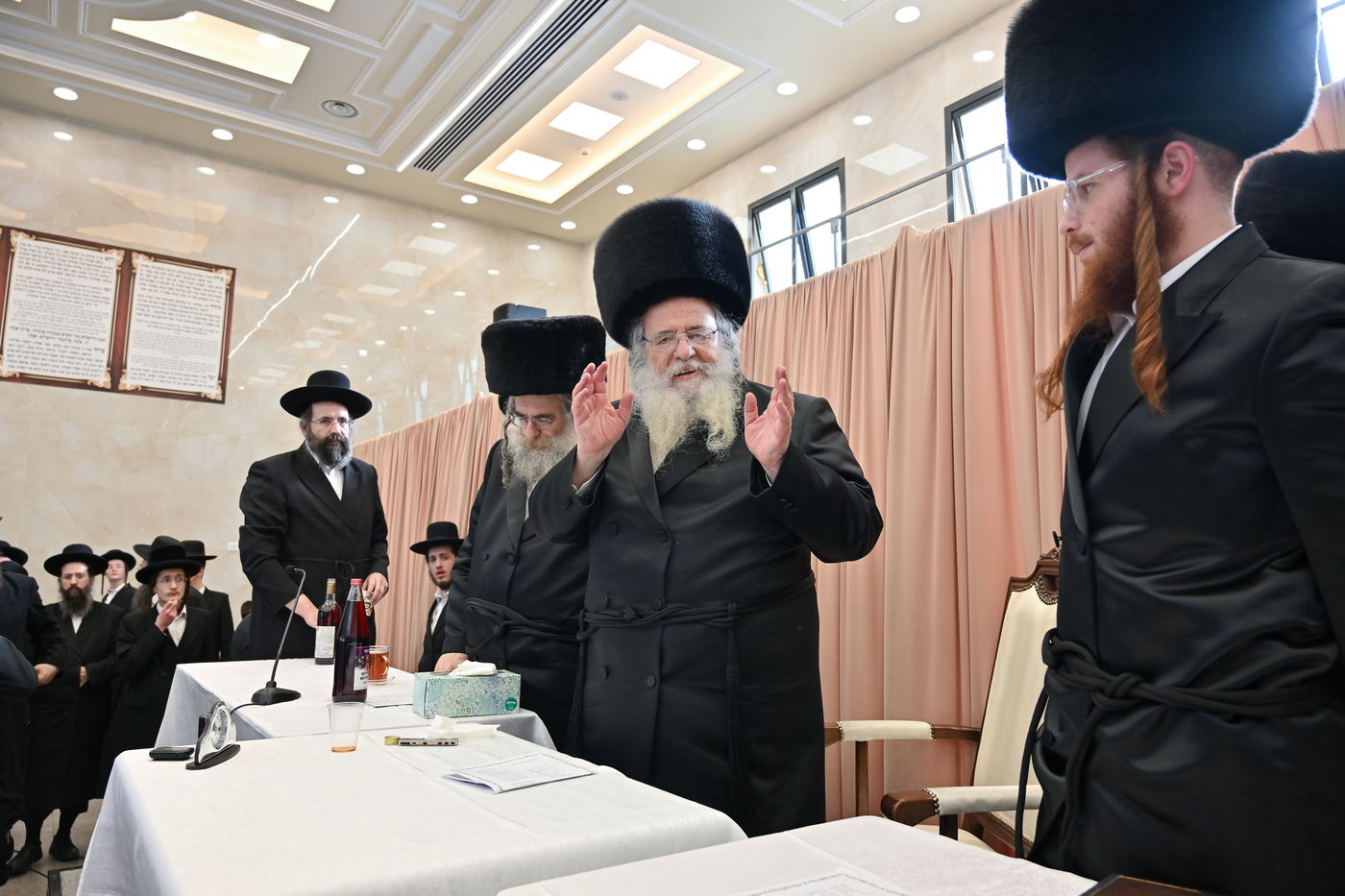 מעמד הקבלת פנים בנישואי נכדת הגר"ש אלתר