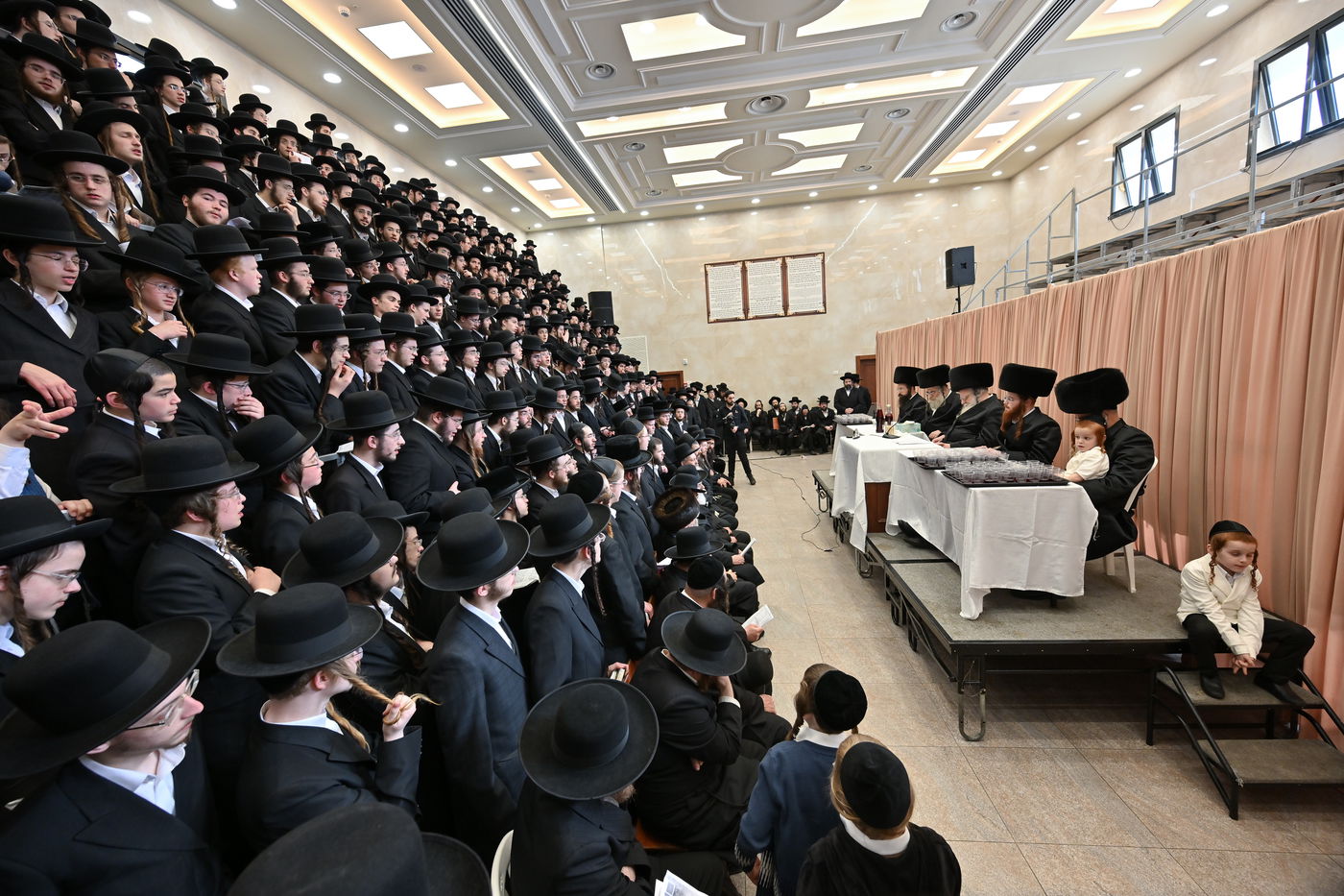 מעמד הקבלת פנים בנישואי נכדת הגר"ש אלתר