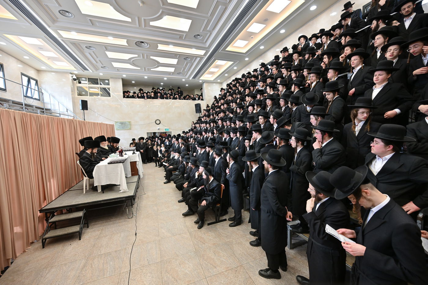 מעמד הקבלת פנים בנישואי נכדת הגר"ש אלתר