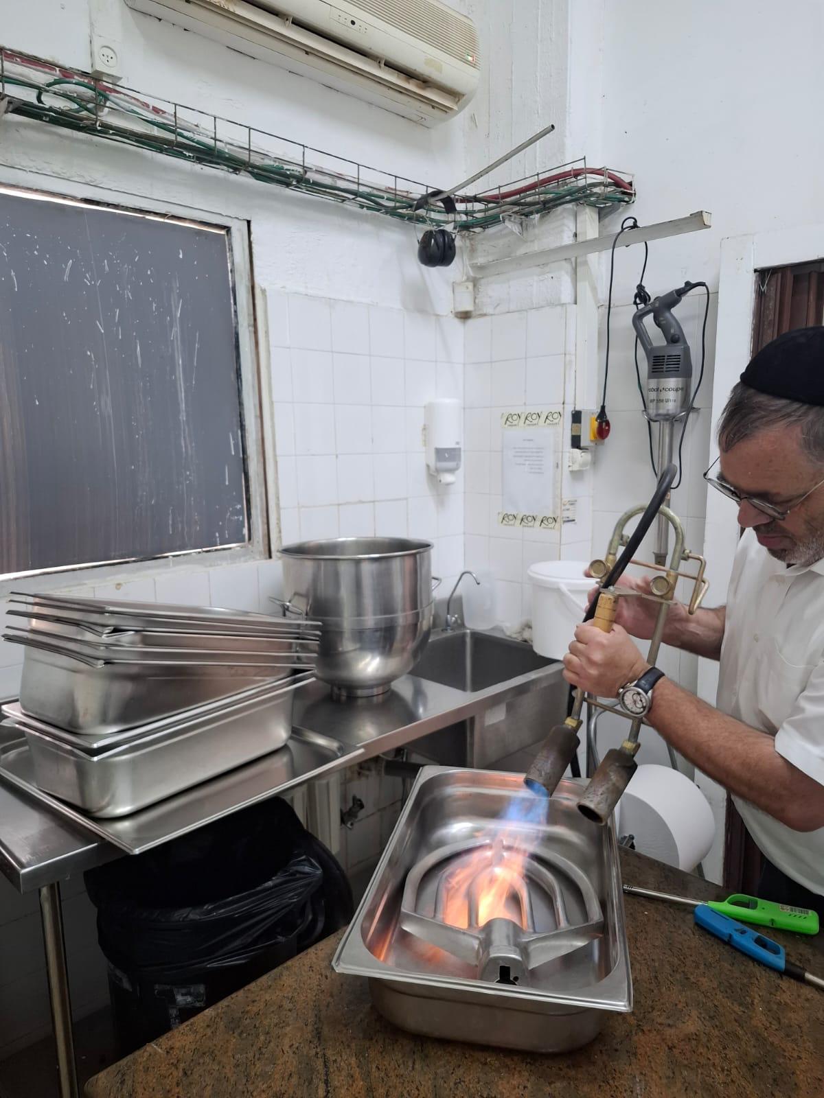 משגיחי בד"ץ חוג חתם סופר בהשגחה במפעלים