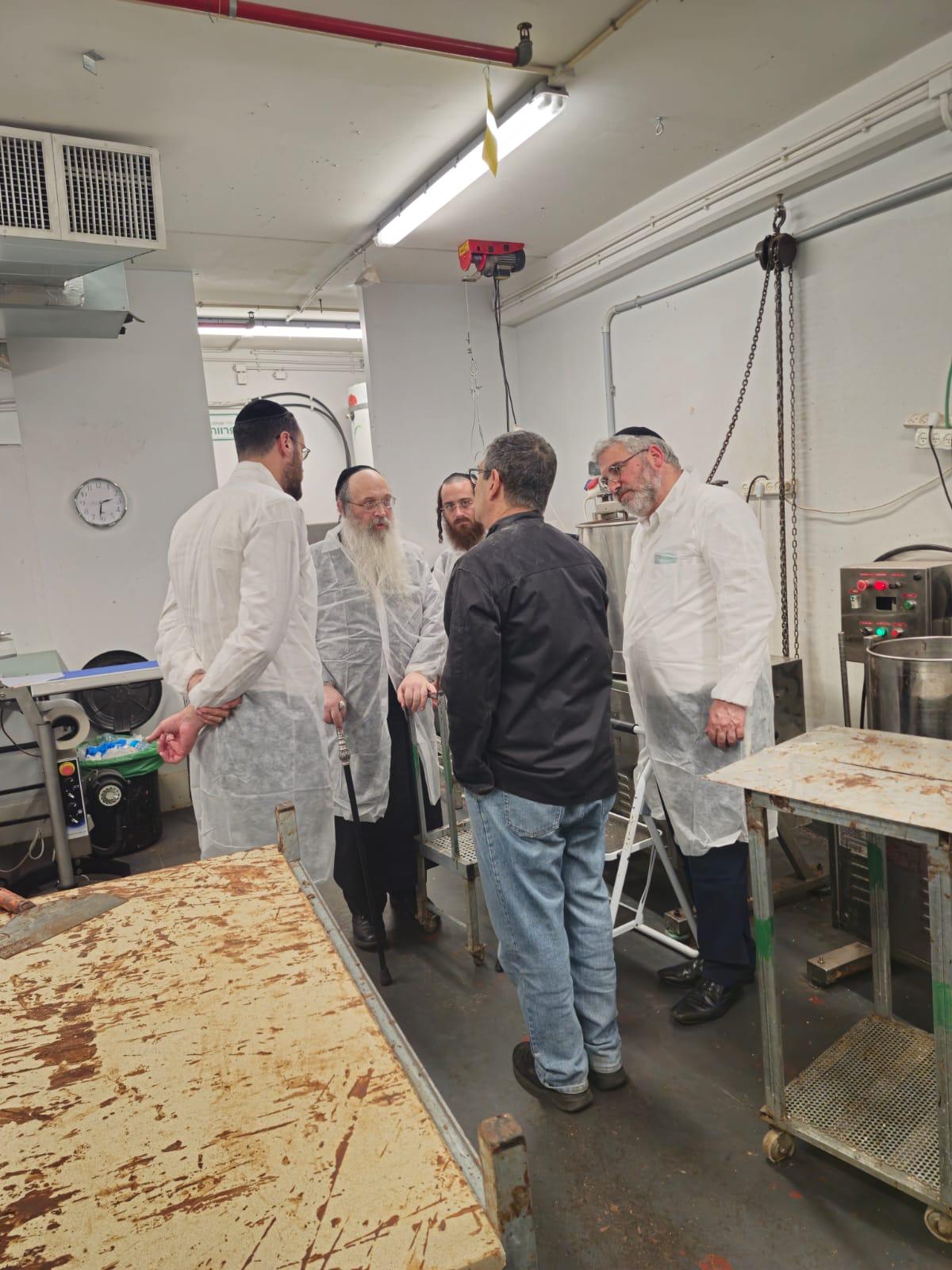 משגיחי בד"ץ חוג חתם סופר בהשגחה במפעלים